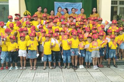 Tham quan trường Tiểu học và thắp nến tri ân tại chiến tích Ba Gia lịch sử